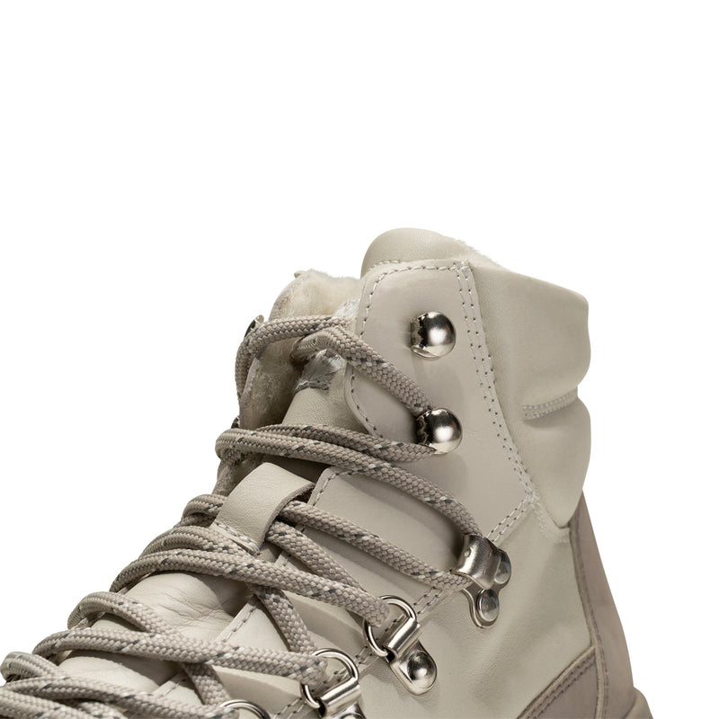 Iris Track Leather - Whisper White/Silver Lining
